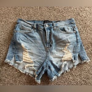Kendall + Kylie jean shorts in size 3 / 26 - The Icon Short